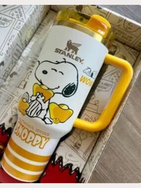 Snoopy Peanuts Stanley 40oz tumbler quencher nwt flowstate rarw loveshackfancy